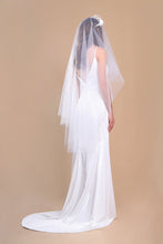 Load image into Gallery viewer, CHARLOTTE - elegant hand cut fingertip length wedding veil