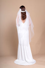 Load image into Gallery viewer, CHARLOTTE - elegant hand cut fingertip length wedding veil