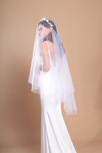 Load image into Gallery viewer, CHARLOTTE - elegant hand cut fingertip length wedding veil