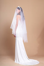 Load image into Gallery viewer, CHARLOTTE - elegant hand cut fingertip length wedding veil