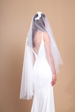 Load image into Gallery viewer, CHARLOTTE - elegant hand cut fingertip length wedding veil
