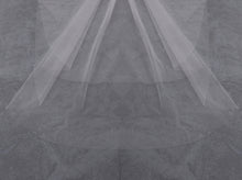 Load image into Gallery viewer, CHARLOTTE - elegant hand cut fingertip length wedding veil