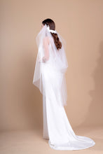Load image into Gallery viewer, CHARLOTTE - elegant hand cut fingertip length wedding veil