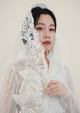 Load image into Gallery viewer, Bridal mantilla white wedding veil
