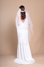 Load image into Gallery viewer, CHARLOTTE - elegant hand cut fingertip length wedding veil
